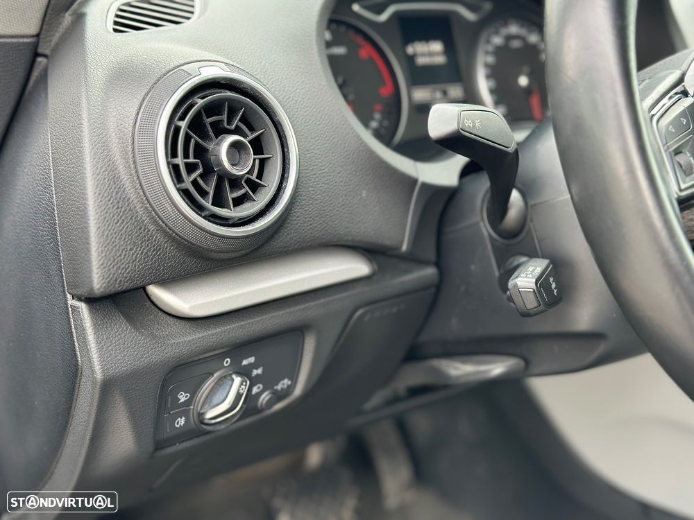 Audi A3 Sportback 1.6 TDI S tronic design - 25