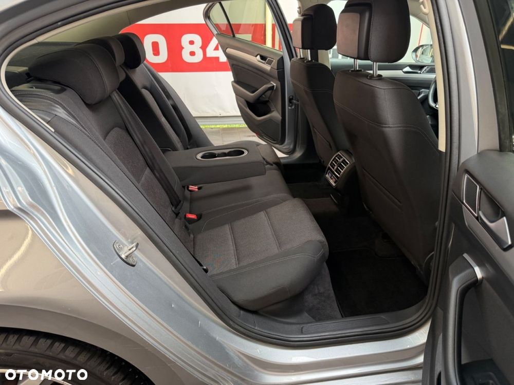 Volkswagen Passat - 37