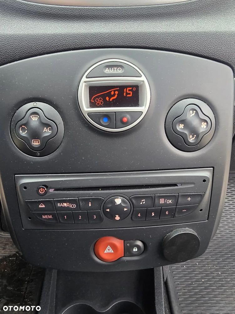 Renault Clio 1.2 16V 75 Expression - 10