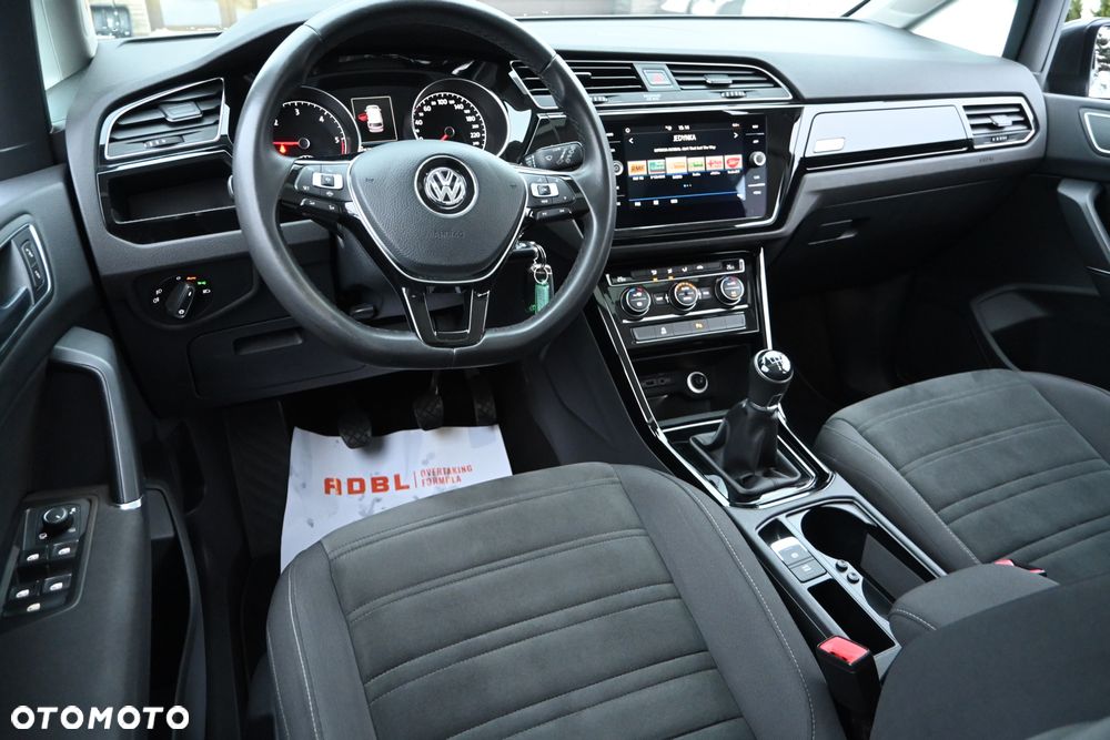 Volkswagen Touran 2.0 TDI SCR Highline - 19