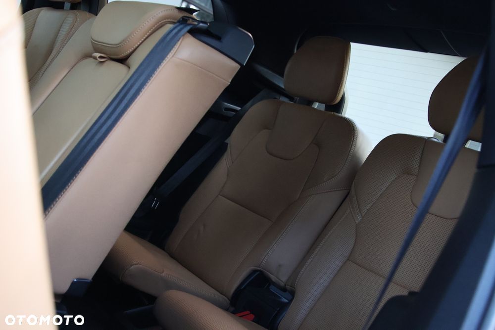 Volvo XC 90 D5 SCR AWD Inscription 7os - 23