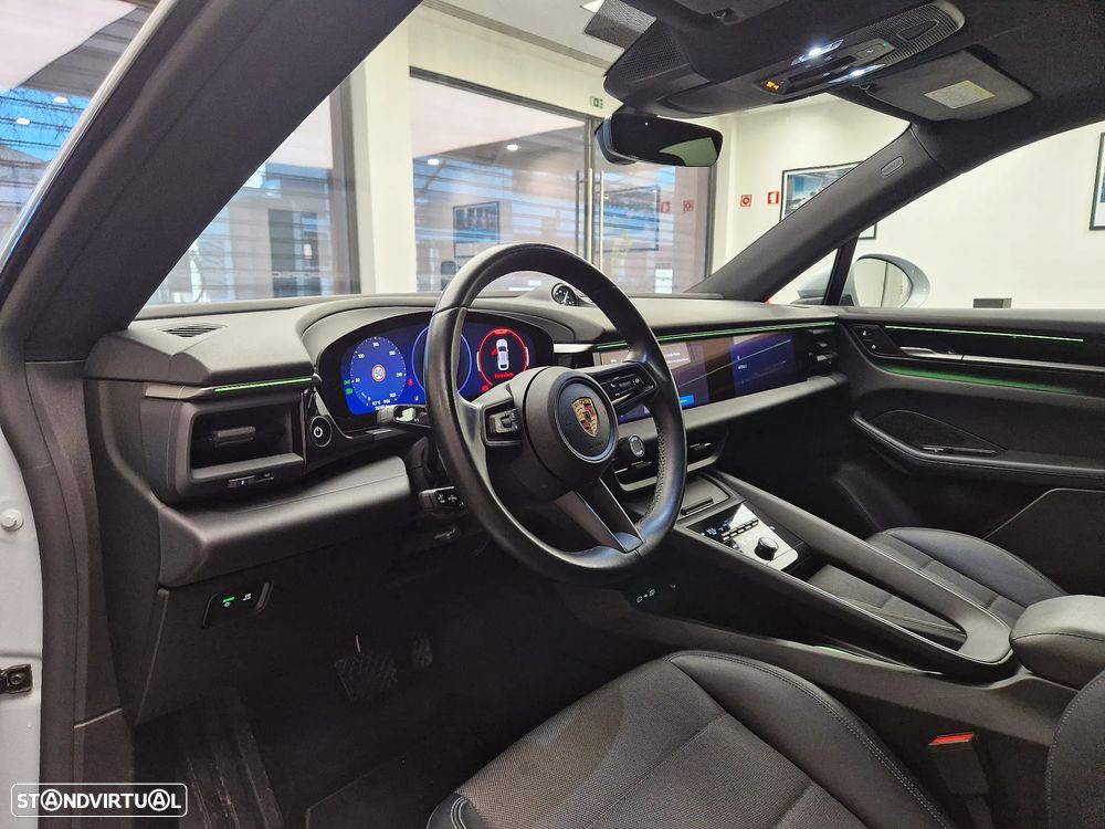 Porsche Macan Electric 4 - 15