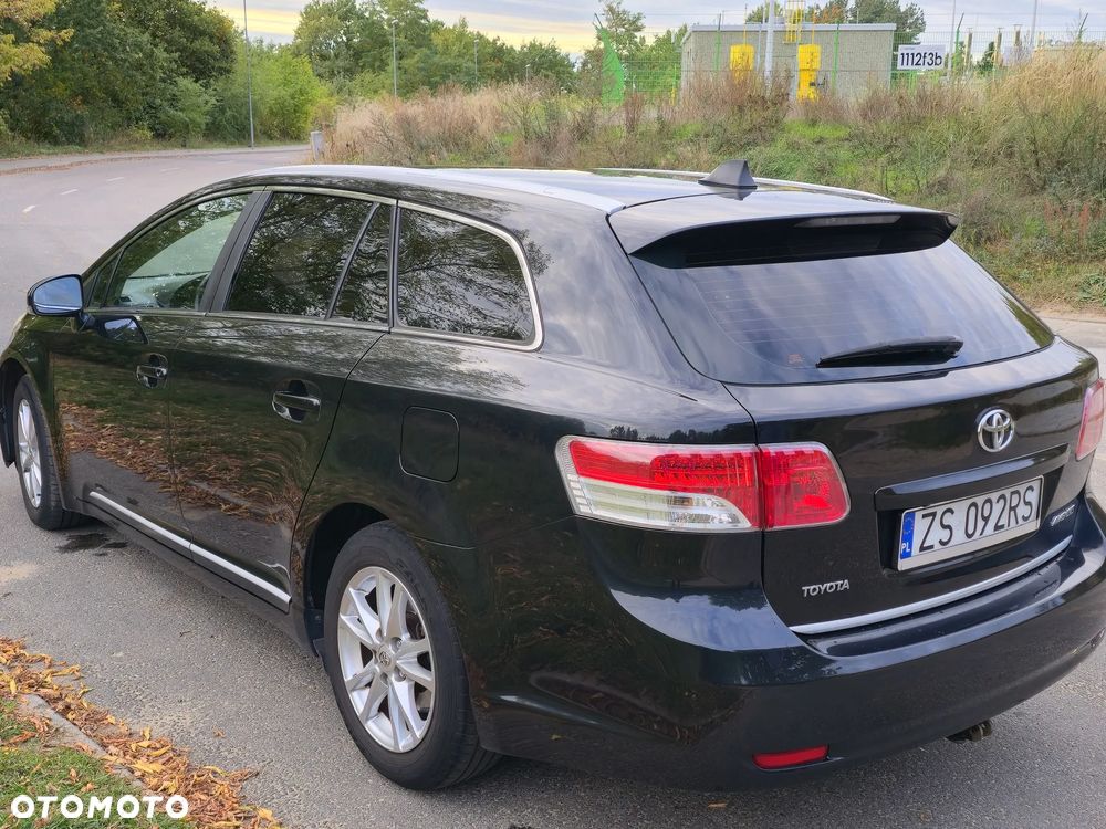 Toyota Avensis 1.6 Premium - 15