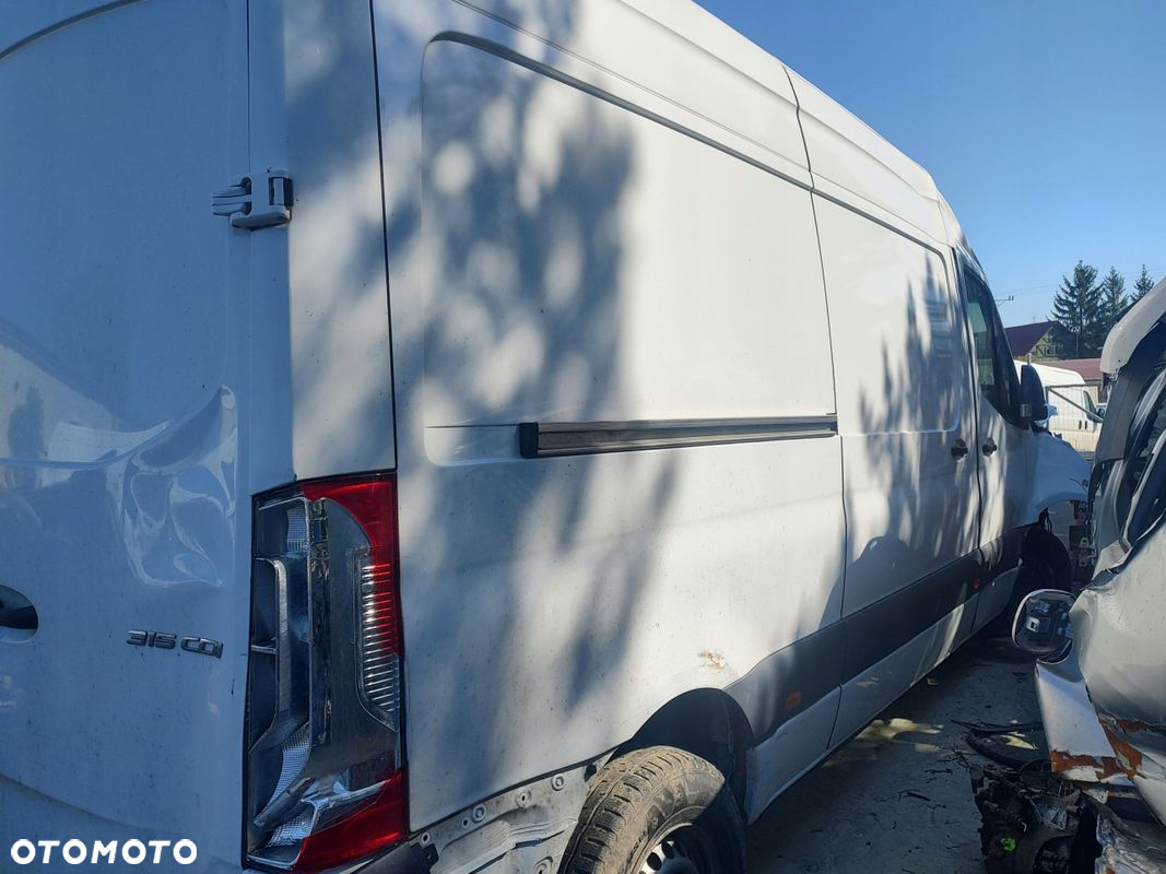 MERCEDES SRINTER B910 KONSOLA DESKA 2022 - 9