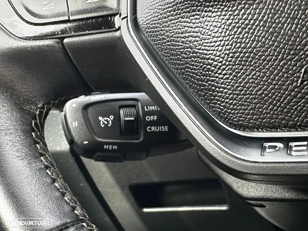 Peugeot 3008 1.6 Hybrid Allure e-EAT8 - 31