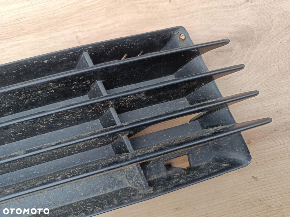 AUDI A8 D3 LIFT KRATKA ZDERZAKA PRAWA 4E0807682AD - 4