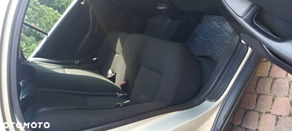 Toyota Avensis 1.8 VVT-i Luna - 8