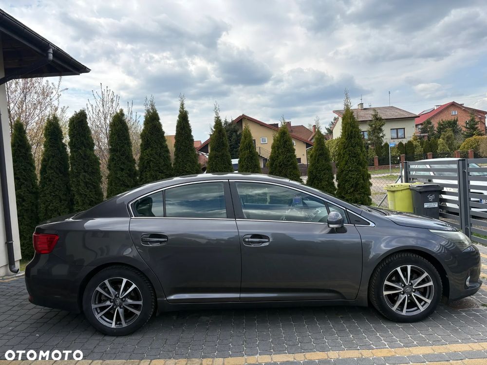 Toyota Avensis 1.8 Premium - 2