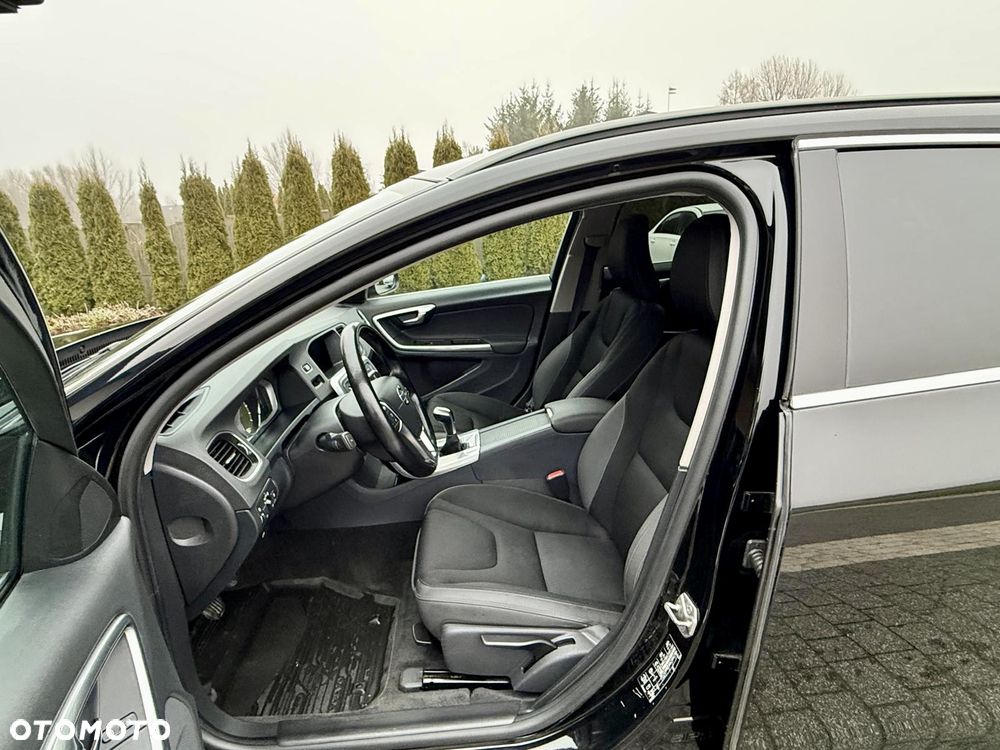 Volvo V60 D4 Momentum - 17
