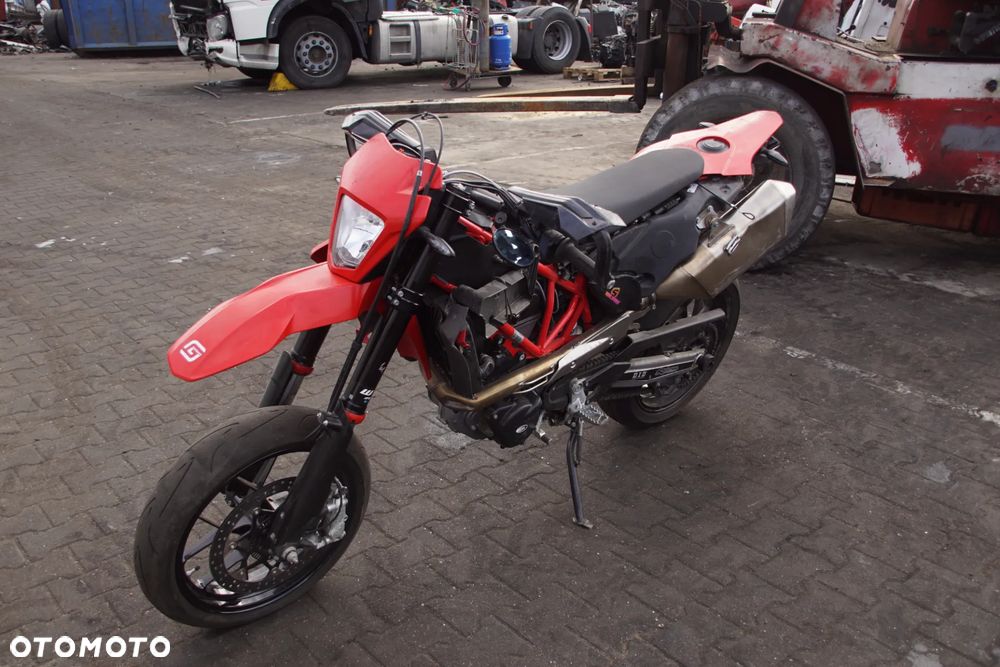 Motocykl na części - GasGas 700 SM 693 cm3 74 KM LC4 2022R Silnik Skrzynia Laga Owiewka Osłona Łańcuch Gmol Siedzenie Manetka Licznik Sterownik Moduł Czujnik - 3