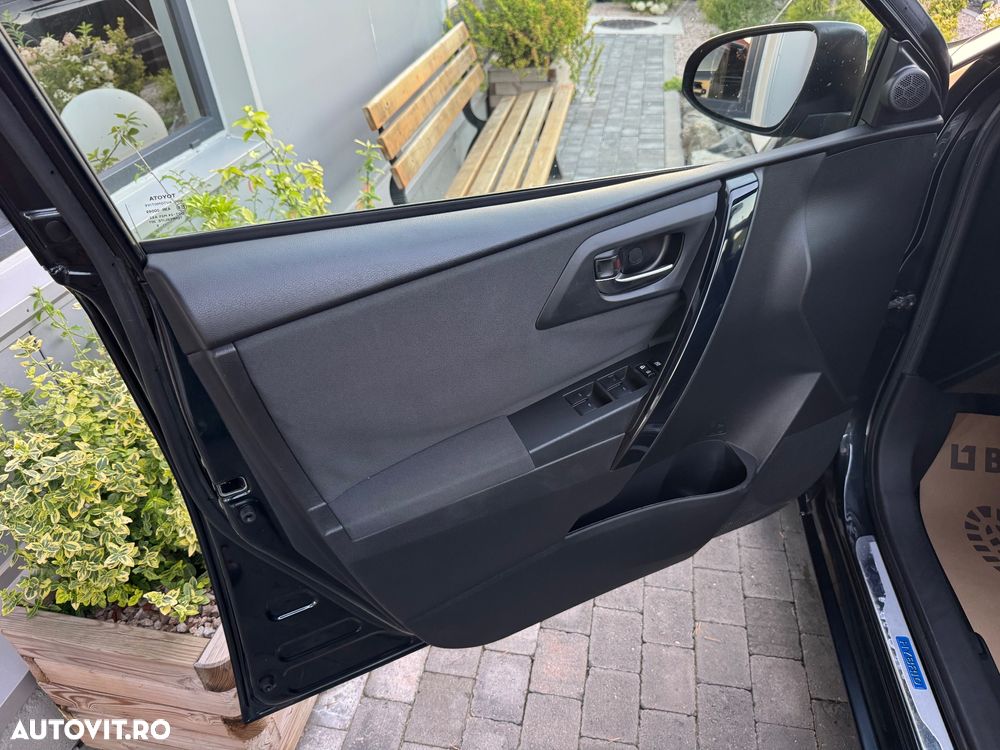Toyota Auris 1.8 L VVT-i Hybrid Sol - 14