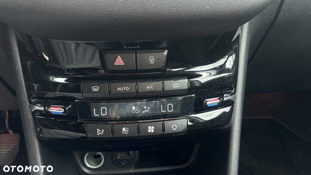 Peugeot 208 1.2 PureTech Allure - 32