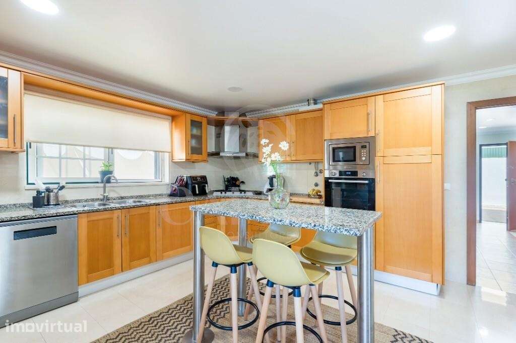 T5 Sobral de Monte Agraço | moradia isolada com garagem ampla - Grande imagem: 4/27