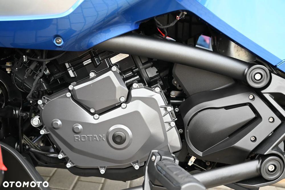 Can-Am Spyder - 10