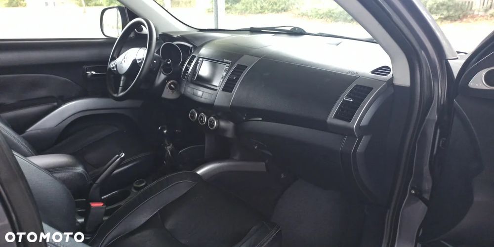 Mitsubishi Outlander 2.2 DID Intense + - 33