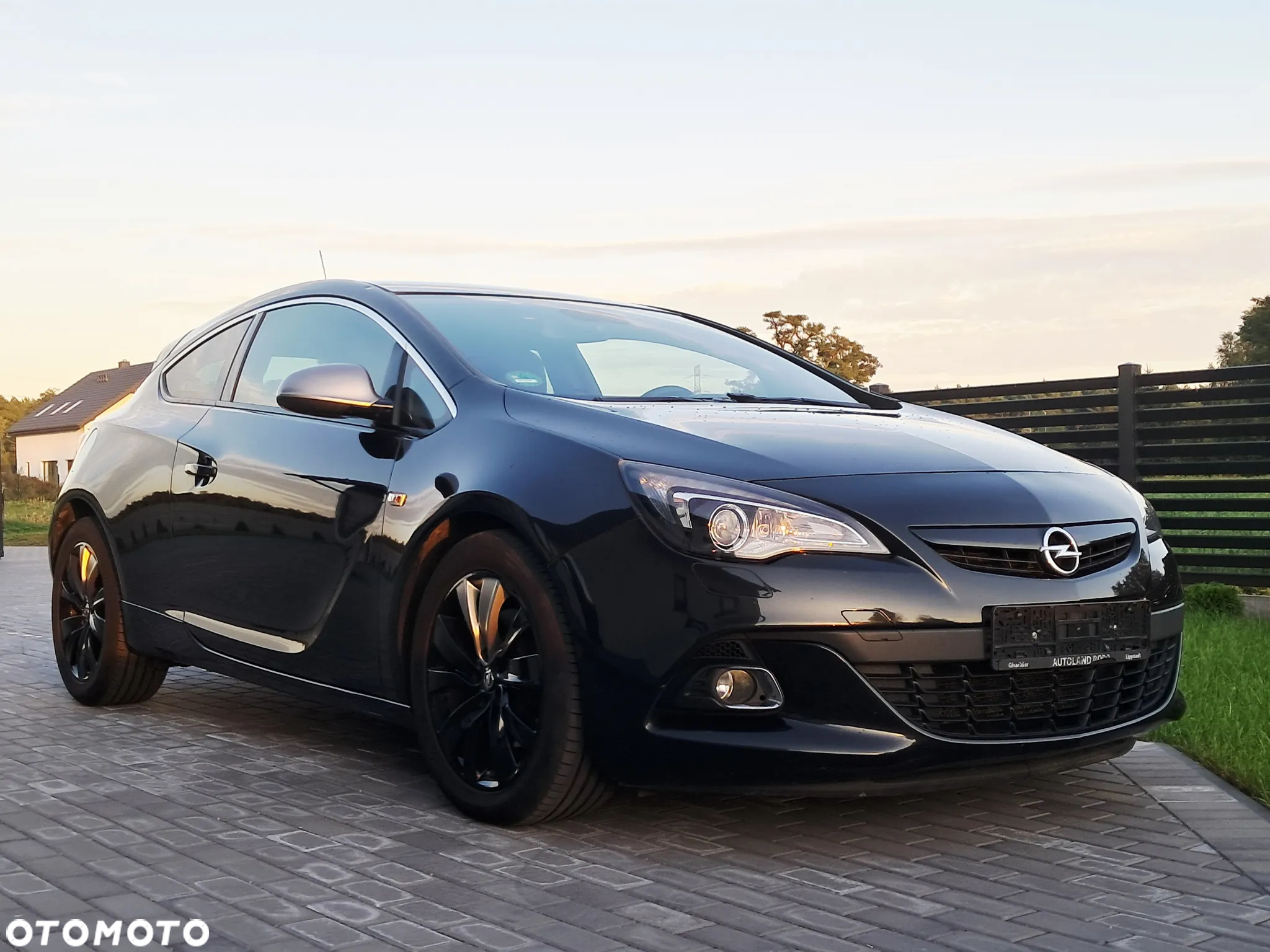 Opel Astra IV GTC 2.0 CDTI Bi-Turbo S&S - 4