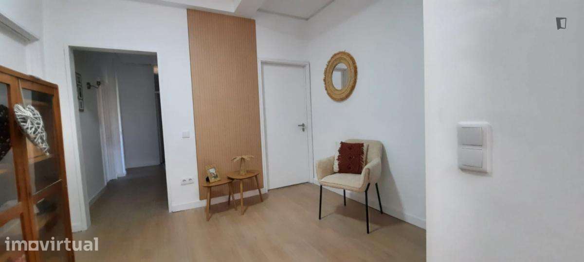 Quarto - localizado em Paranhos Porto - Grande imagem: 5/20