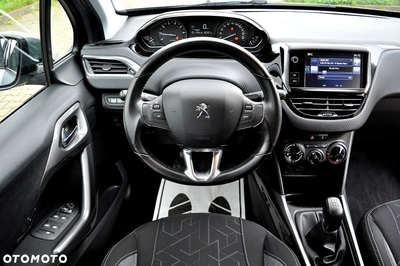 Peugeot 2008 1.2 Pure Tech Allure S&S - 6