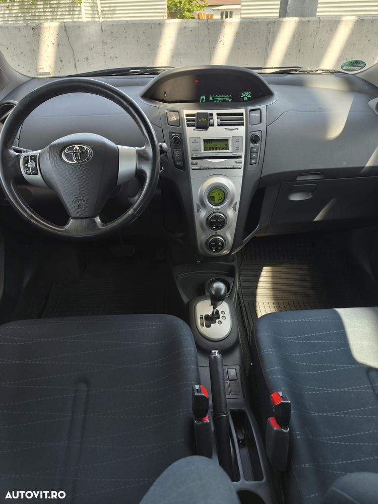 Toyota Yaris 1.3 Aut Sol - 9