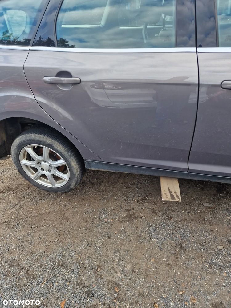 Drzwi  prawy tył ford  Focus  mk3 kombi  w  kolorze  VB - 1
