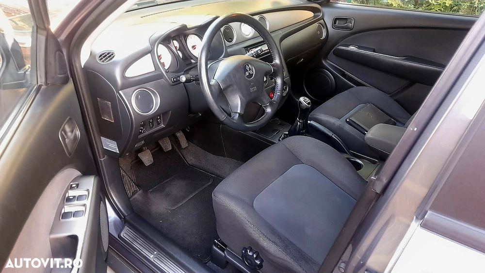 Mitsubishi Outlander - 13