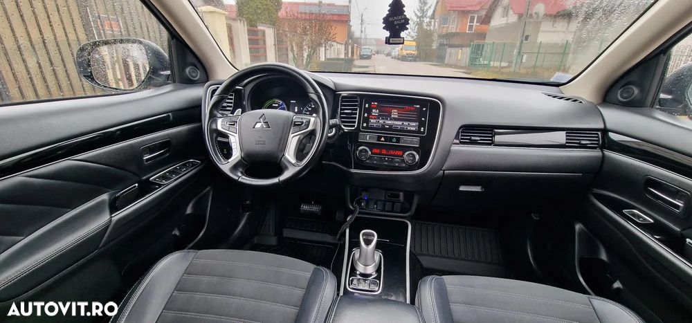 Mitsubishi Outlander 2.4 4WD Diamant+ - 9
