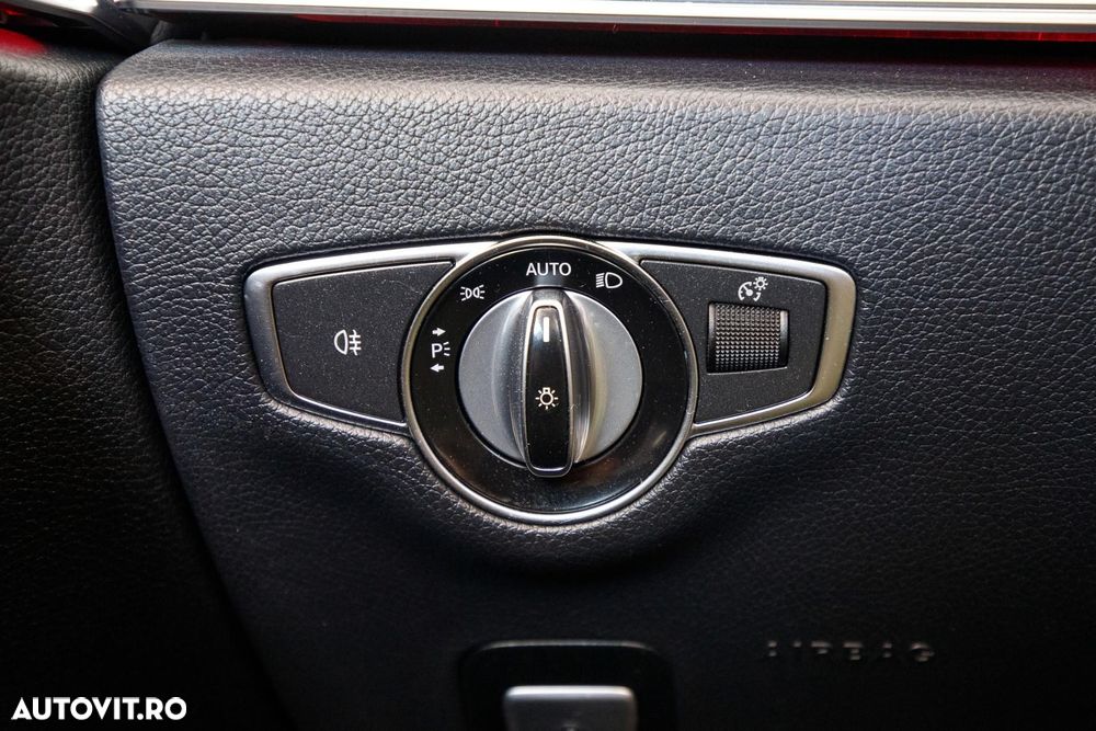 Mercedes-Benz E 220 d 4Matic 9G-TRONIC AMG Line - 35