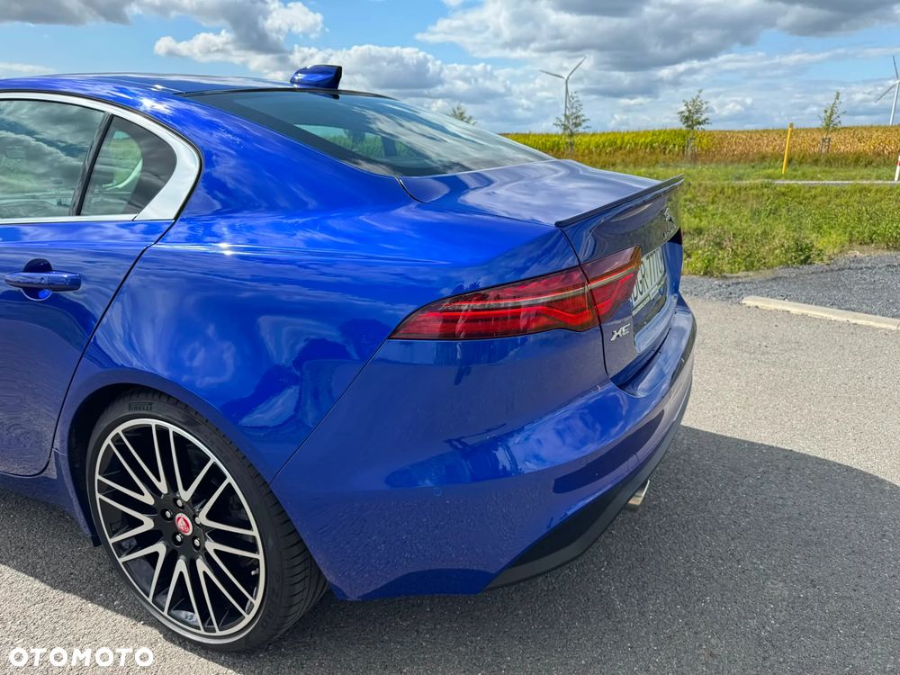 Jaguar XE 25t Prestige - 11