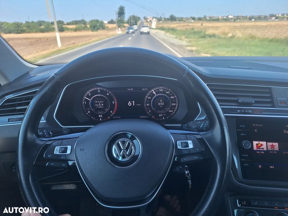 Volkswagen Tiguan - 11