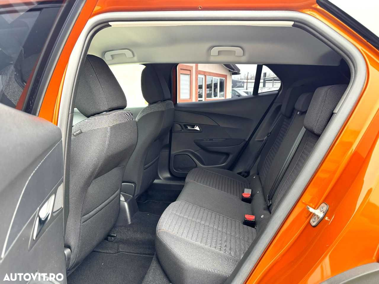 Peugeot 2008 PureTech 130 EAT8 Allure - 16