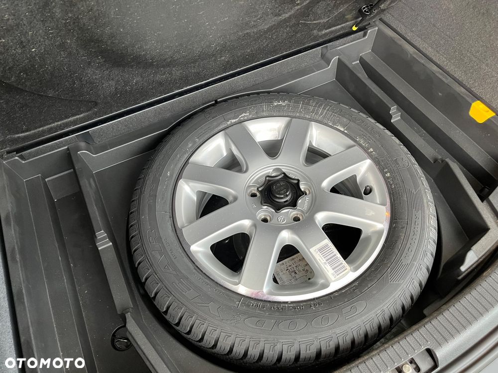 Volkswagen Touran - 17