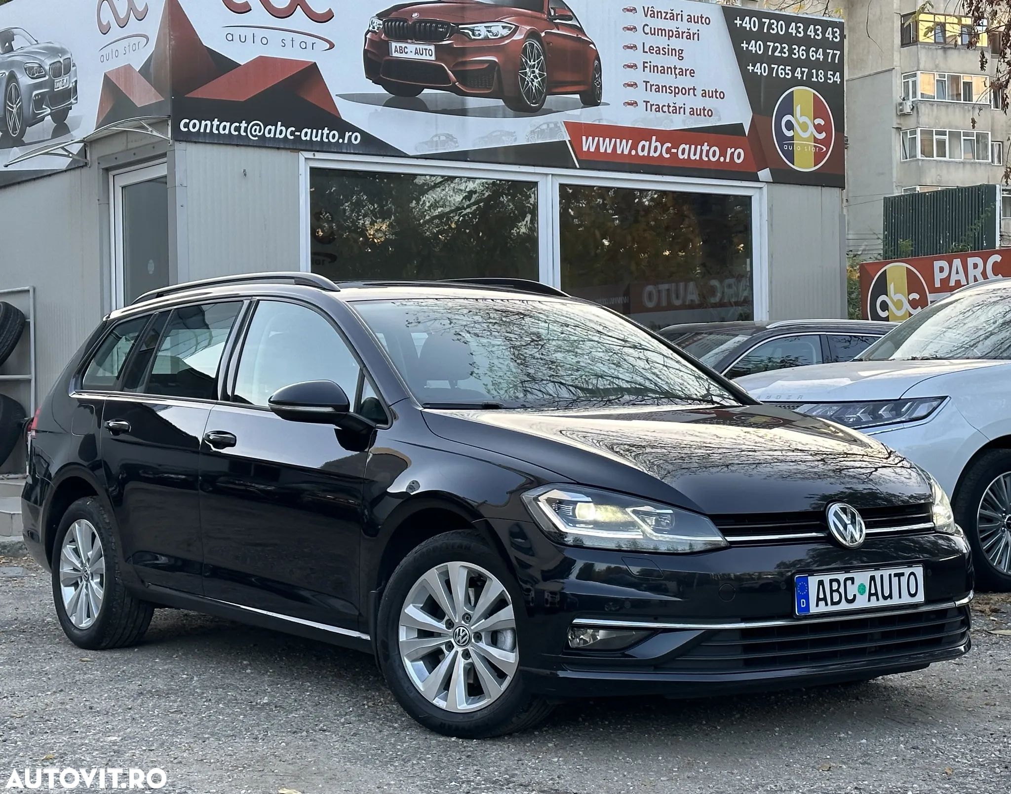 Volkswagen Golf - 1