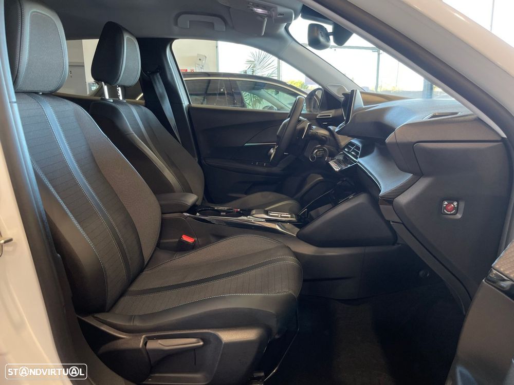 Peugeot 2008 1.2 PureTech Allure EAT8 - 26