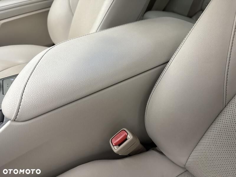 Toyota Camry 2.5 Hybrid Comfort CVT - 20