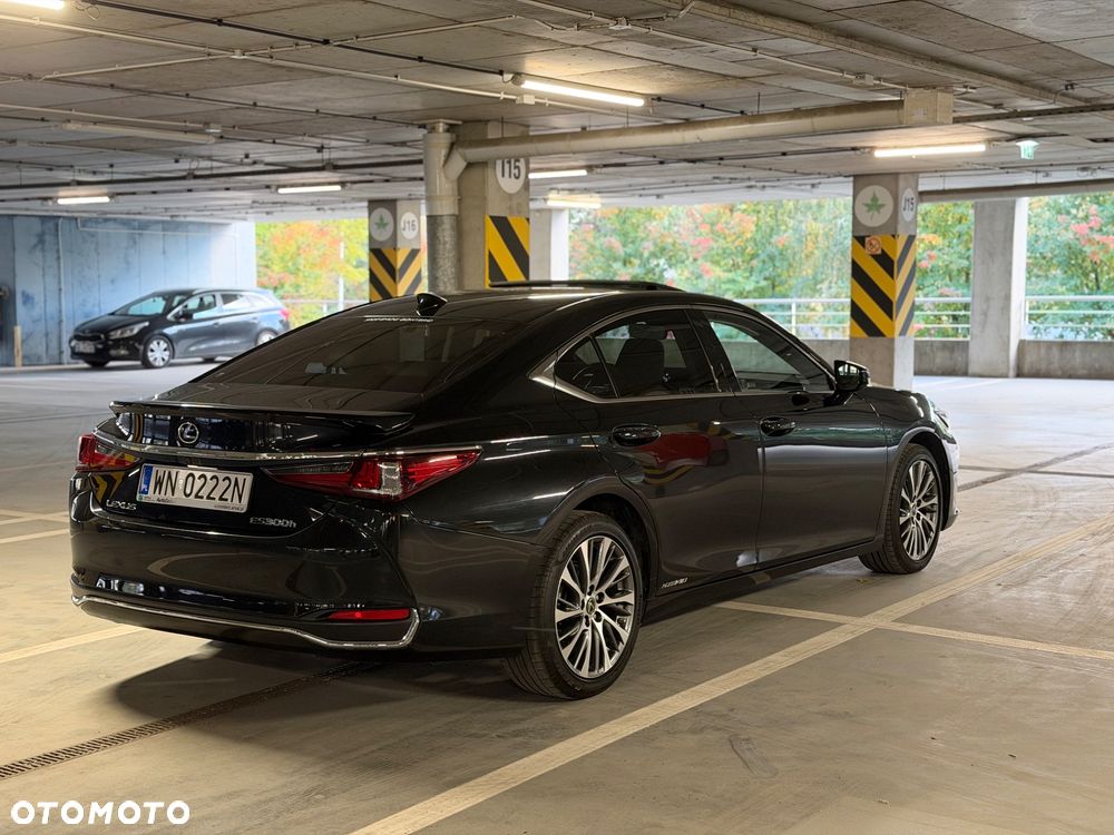 Lexus ES - 5