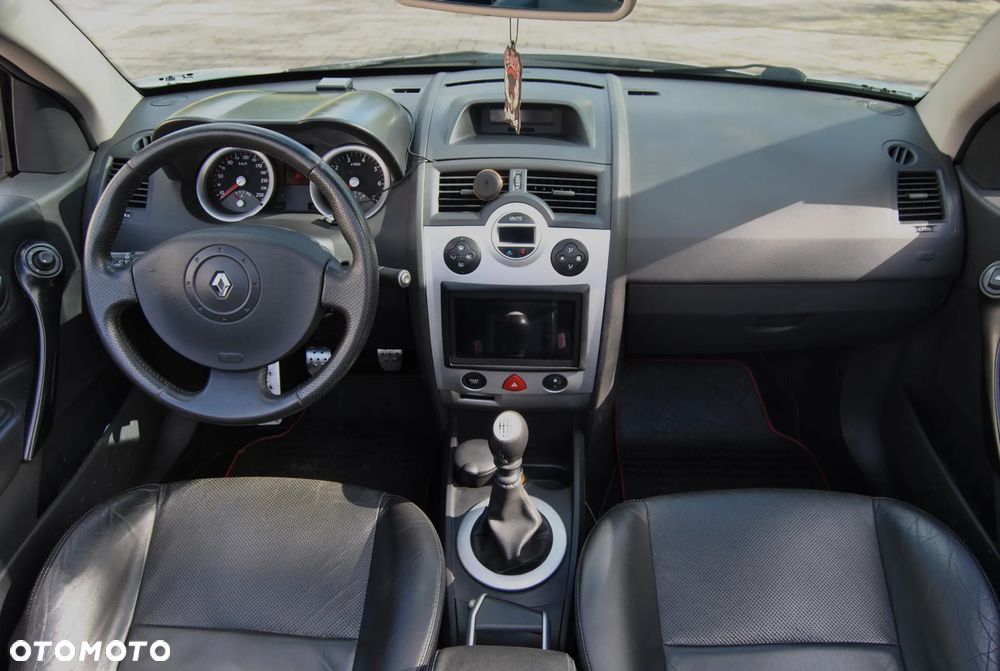 Renault Megane 2.0 Turbo Privilege - 9