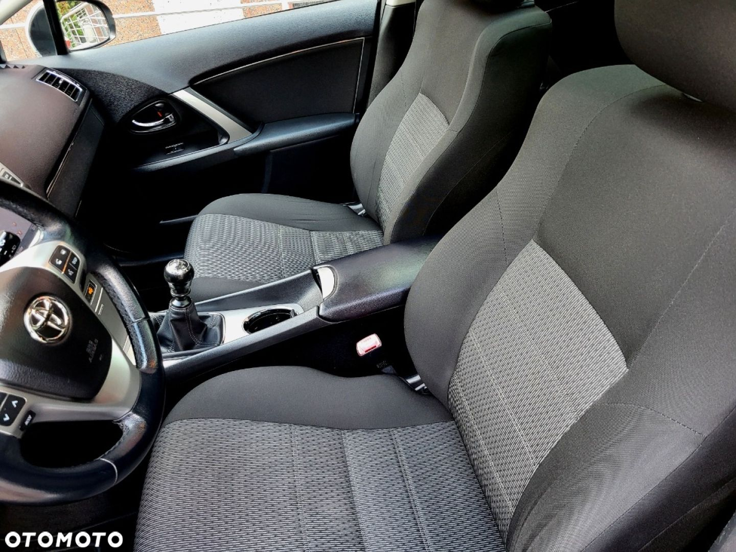 Toyota Avensis - 23