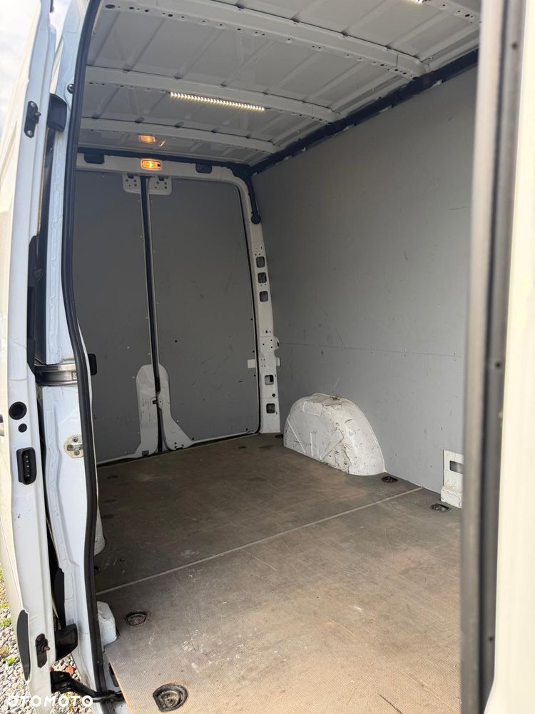 Mercedes-Benz Sprinter - 9