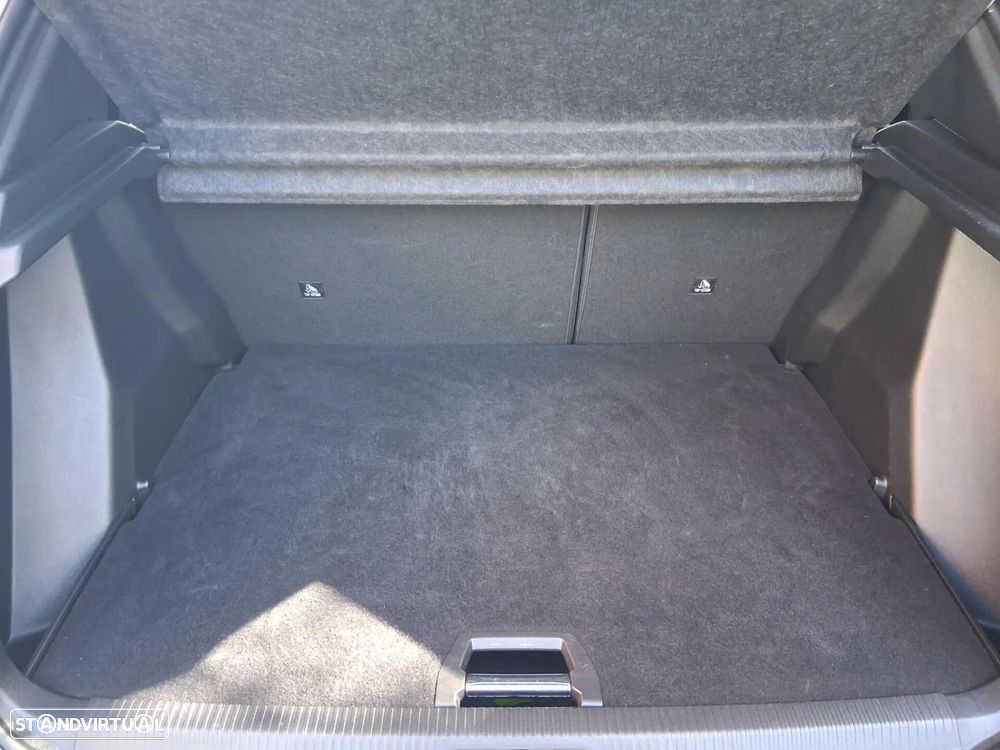 Peugeot 2008 1.2 PureTech Allure EAT8 - 28