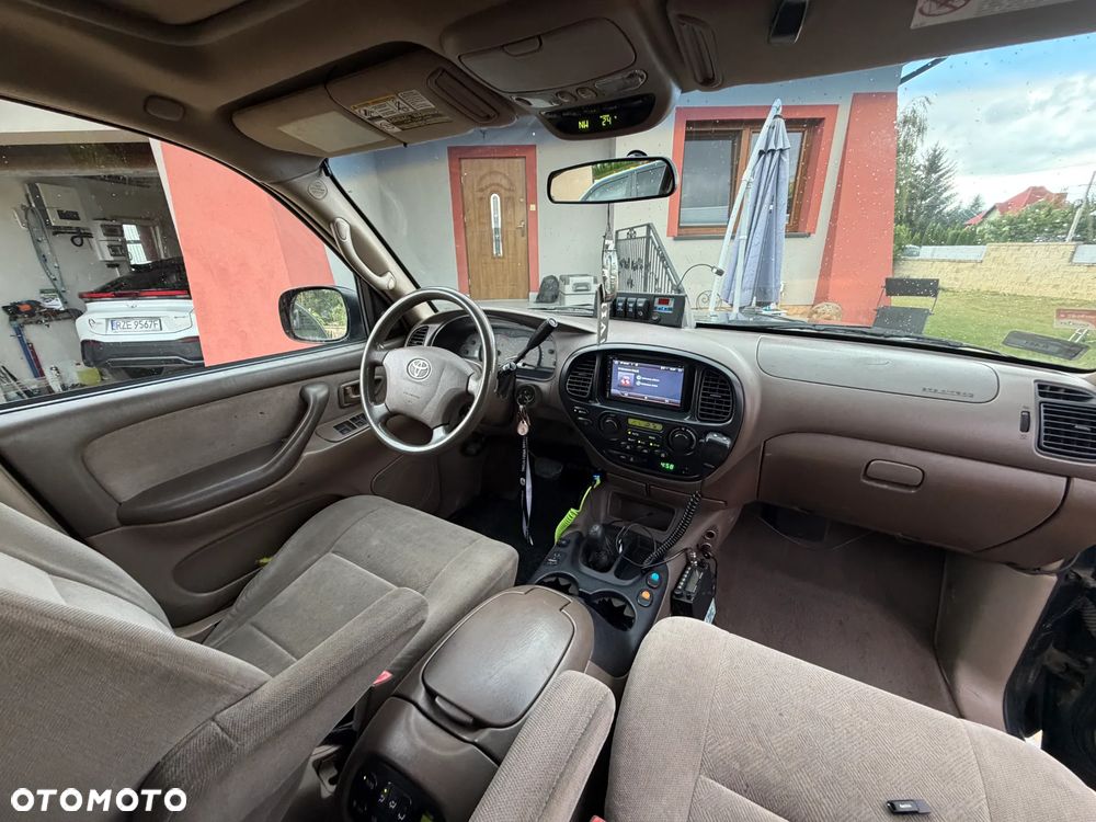 Toyota Sequoia - 8