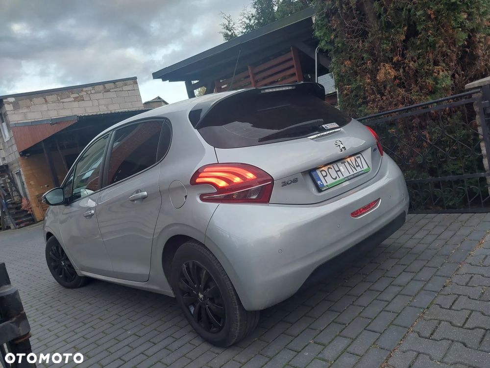 Peugeot 208 - 4