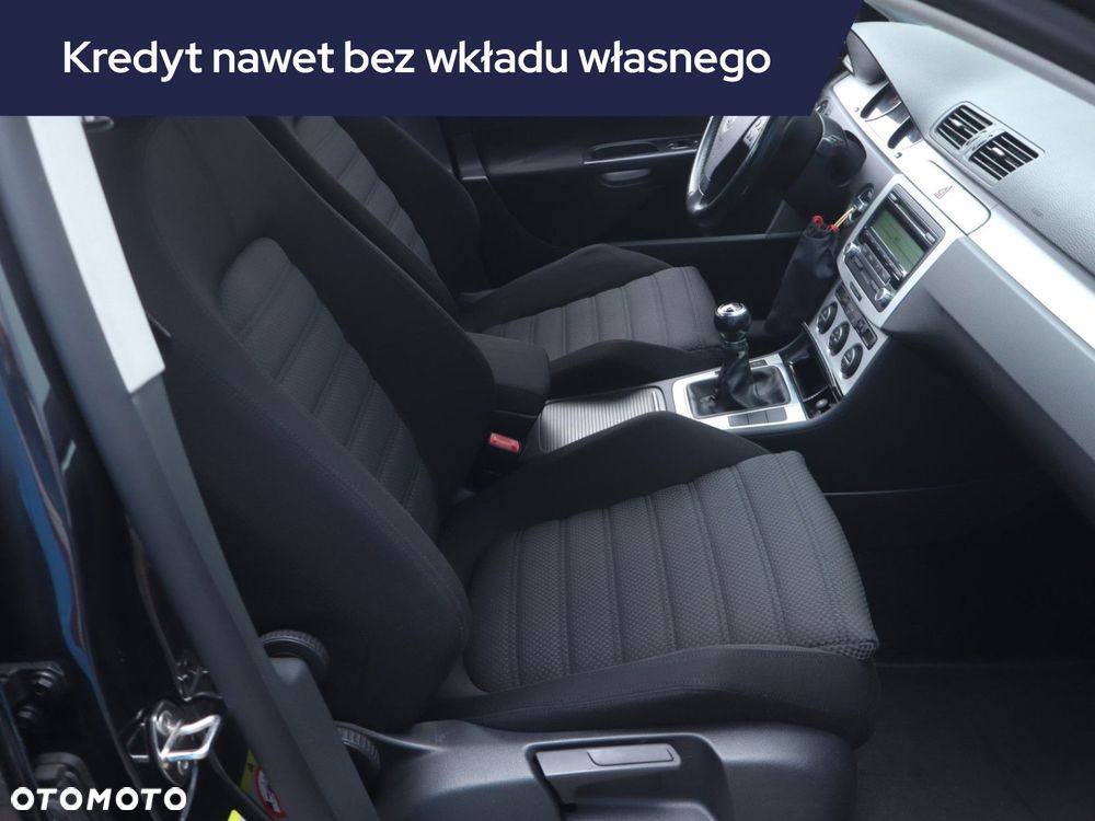 Volkswagen Passat - 11