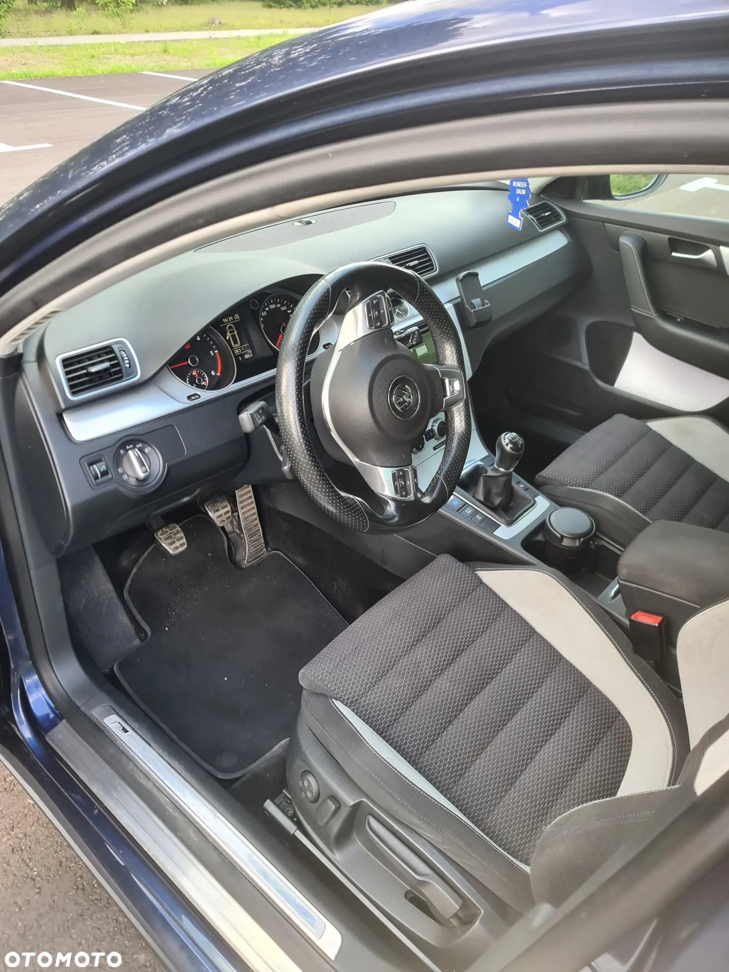 Volkswagen Passat Variant 2.0 TDI BlueMotion Technology R-Line - 11