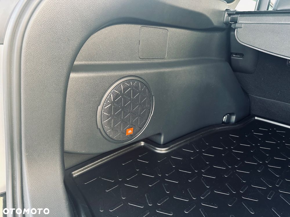 Toyota RAV4 2.5 Hybrid Black Edition by JBL 4x4 - 12
