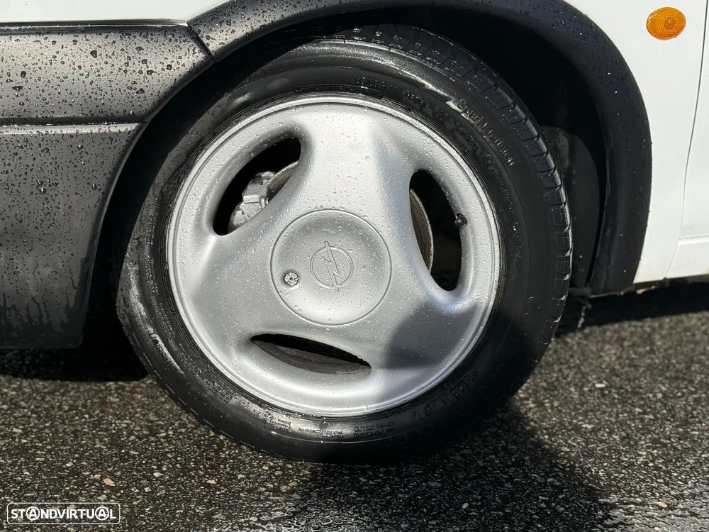 Opel CORSA B 1.7 D C/ EXTRAS - 16