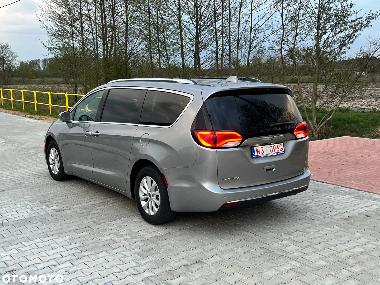 Chrysler Pacifica - 8