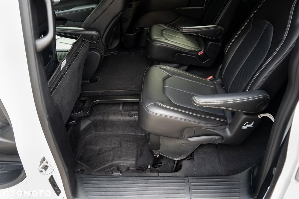 Chrysler Pacifica - 30