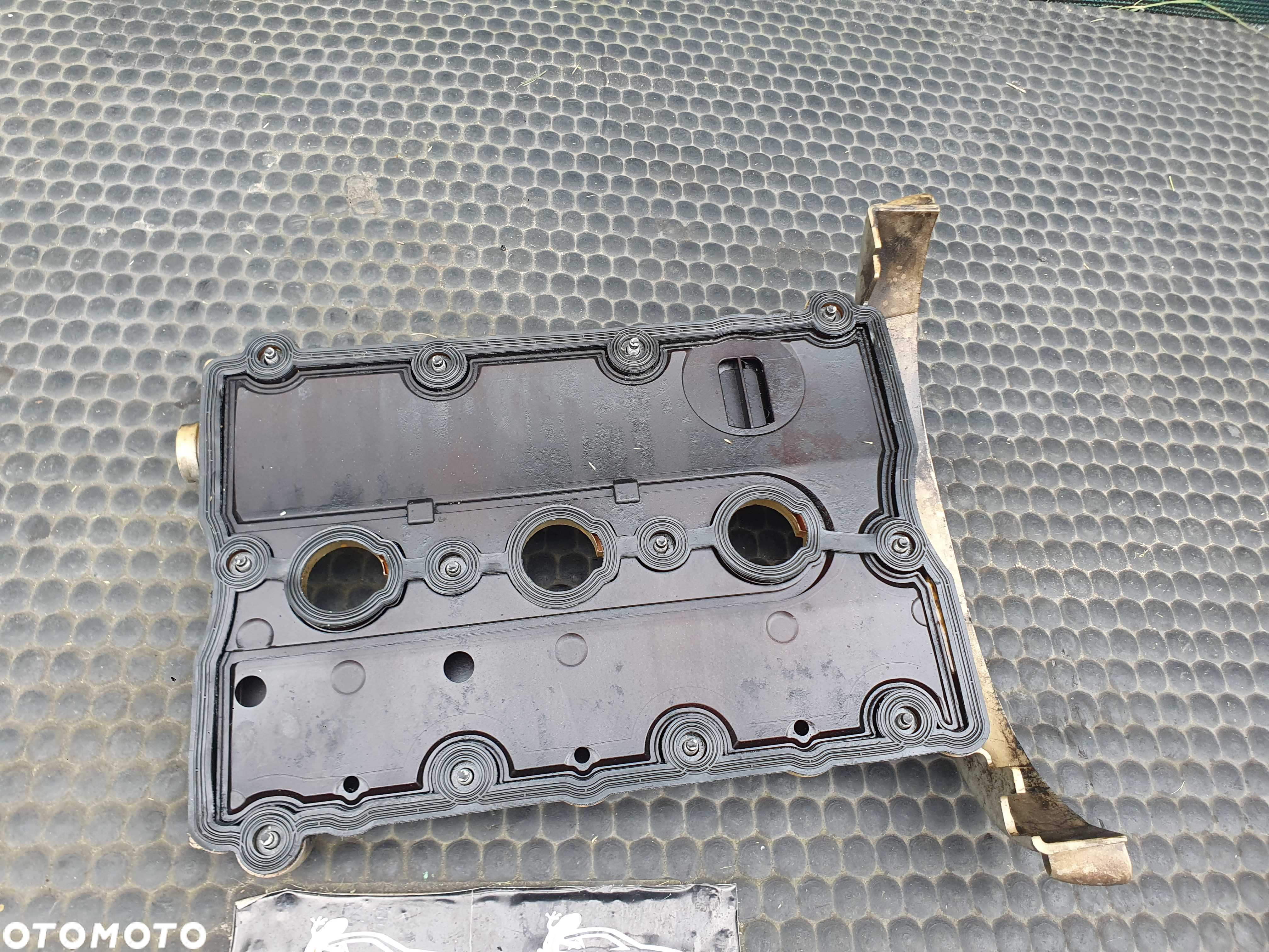 Pokrywa Zaworow 06C103471F Dekiel Lewa 3.0 ASN AUDI A4 B6 A6 C5 A8 - 6