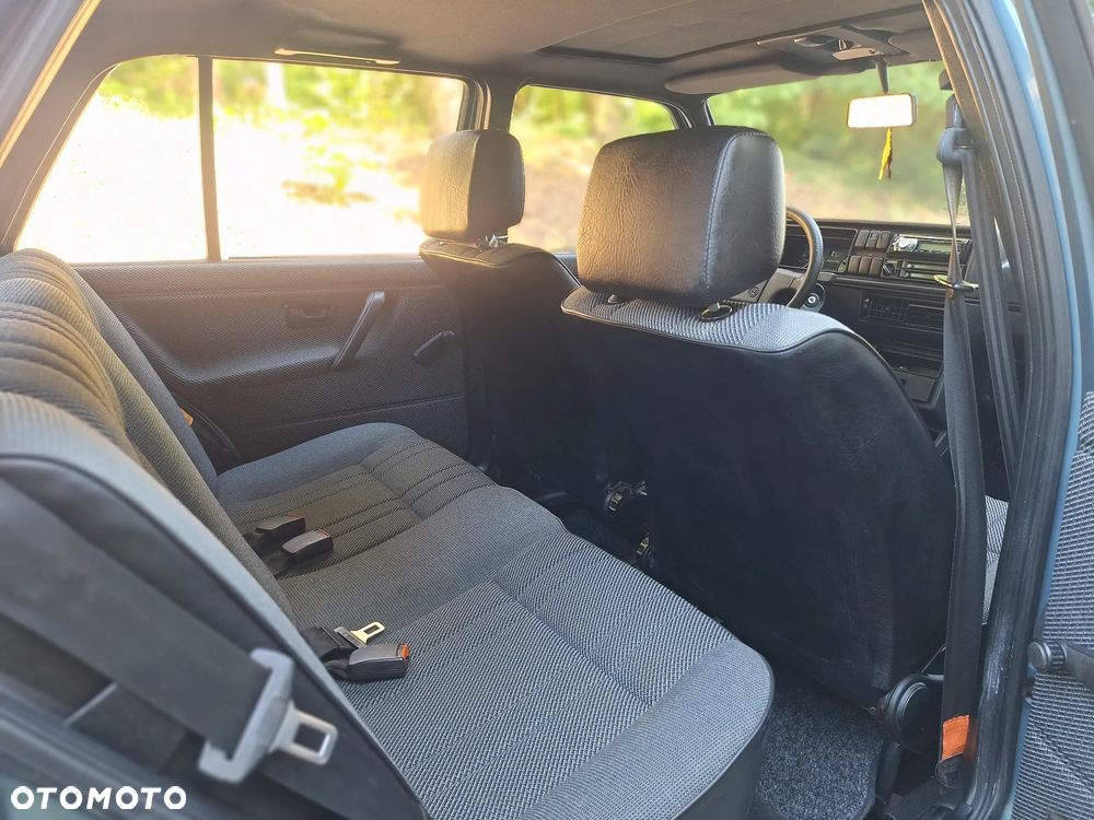Volkswagen Golf 1.6 GL - 12