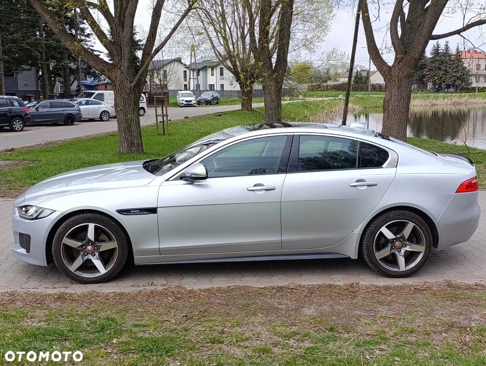 Jaguar XE 2.0 T Prestige - 5